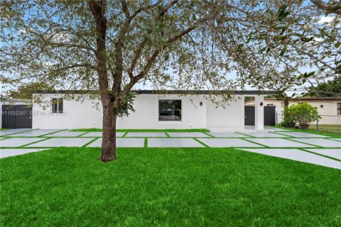 Villa ou maison à vendre à Miami, Floride: 5 chambres, 203.46 m2 № 1991641 - photo 2