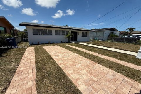 Casa en venta en Miami Gardens, Florida, 3 dormitorios, 104.05 m2 № 2078041 - foto 4