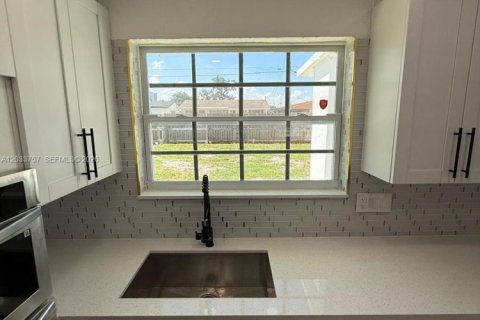 Casa en venta en Miami Gardens, Florida, 3 dormitorios, 104.05 m2 № 2078041 - foto 22