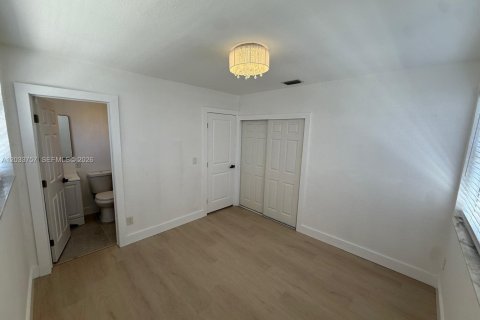 Casa en venta en Miami Gardens, Florida, 3 dormitorios, 104.05 m2 № 2078041 - foto 27