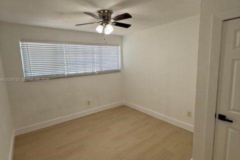 Casa en venta en Miami Gardens, Florida, 3 dormitorios, 104.05 m2 № 2078041 - foto 29