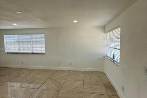 Casa en venta en Miami Gardens, Florida, 3 dormitorios, 104.05 m2 № 2078041 - foto 14