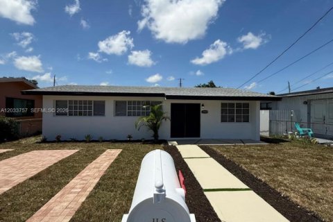 Casa en venta en Miami Gardens, Florida, 3 dormitorios, 104.05 m2 № 2078041 - foto 10
