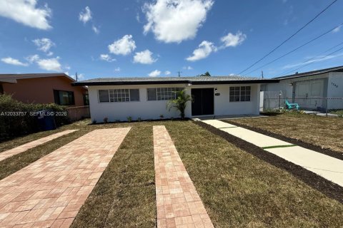 Casa en venta en Miami Gardens, Florida, 3 dormitorios, 104.05 m2 № 2078041 - foto 7
