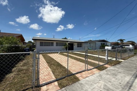 Casa en venta en Miami Gardens, Florida, 3 dormitorios, 104.05 m2 № 2078041 - foto 2