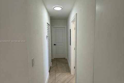 Casa en venta en Miami Gardens, Florida, 3 dormitorios, 104.05 m2 № 2078041 - foto 20