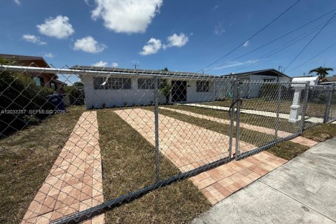 Casa en venta en Miami Gardens, Florida, 3 dormitorios, 104.05 m2 № 2078041 - foto 3