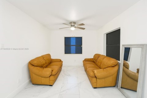 Casa en venta en Fort Lauderdale, Florida, 3 dormitorios, 97.55 m2 № 1842363 - foto 21