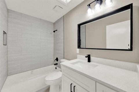House in Orlando, Florida 4 bedrooms, 137.68 sq.m. № 1826600 - photo 11