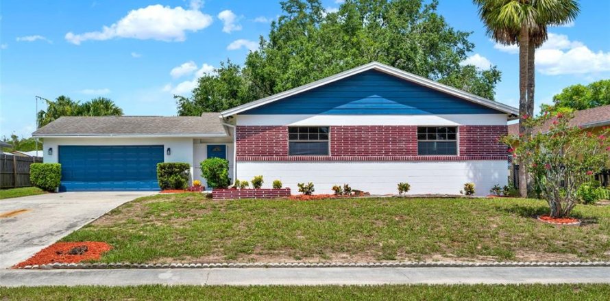 House in Orlando, Florida 4 bedrooms, 137.68 sq.m. № 1826600