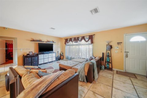 Снять в аренду виллу или дом в Серфсайд, Флорида 3 спальни, 150.22м2, № 2023173 - фото 4