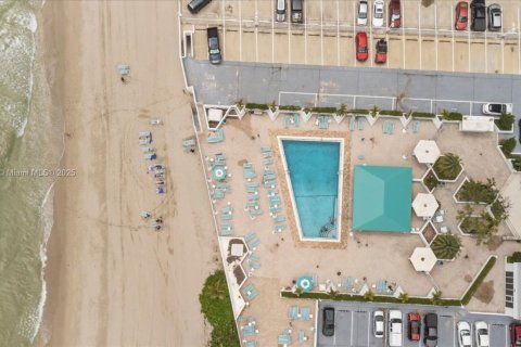 Снять в аренду кондоминиум в Халландейл-Бич, Флорида 1 спальня, 92.9м2, № 1949123 - фото 22