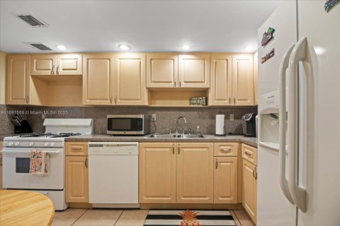 Снять в аренду кондоминиум в Халландейл-Бич, Флорида 1 спальня, 92.9м2, № 1949123 - фото 5