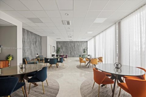 Снять в аренду кондоминиум в Халландейл-Бич, Флорида 1 спальня, 92.9м2, № 1949123 - фото 15