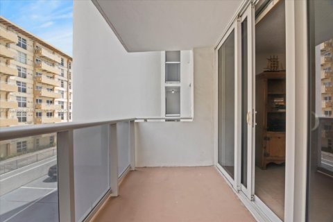 Снять в аренду кондоминиум в Халландейл-Бич, Флорида 1 спальня, 92.9м2, № 1949123 - фото 11