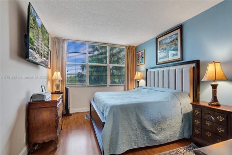Condo in Pompano Beach, Florida, 3 bedrooms  № 1726943 - photo 21