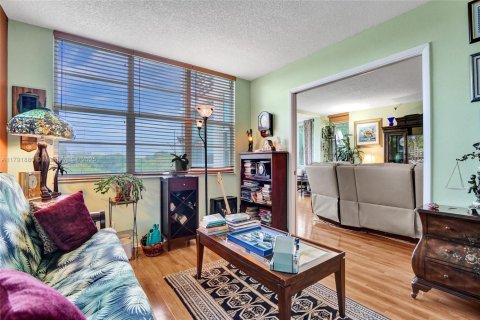 Condo in Pompano Beach, Florida, 3 bedrooms  № 1726943 - photo 16