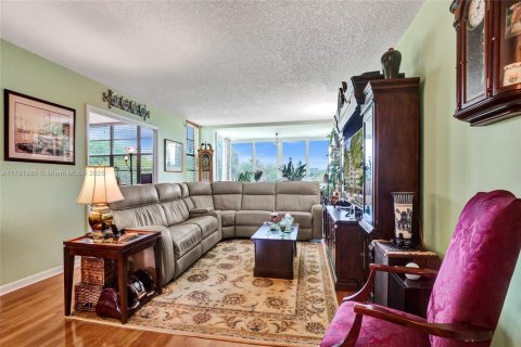Condo in Pompano Beach, Florida, 3 bedrooms  № 1726943 - photo 10