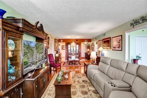 Condo in Pompano Beach, Florida, 3 bedrooms  № 1726943 - photo 11