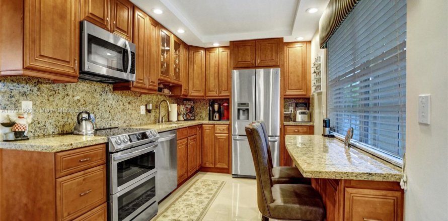 Condo in Pompano Beach, Florida, 3 bedrooms  № 1726943