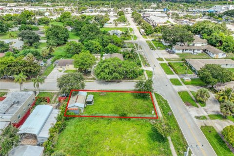 Propiedad comercial en venta en West Palm Beach, Florida № 1978159 - foto 4