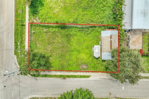 Propiedad comercial en West Palm Beach, Florida № 1978159