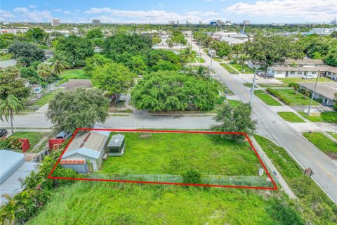 Propiedad comercial en venta en West Palm Beach, Florida № 1978159 - foto 20