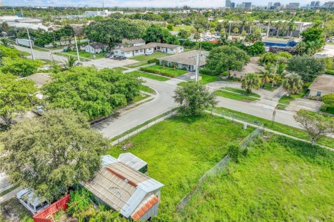Propiedad comercial en venta en West Palm Beach, Florida № 1978159 - foto 2