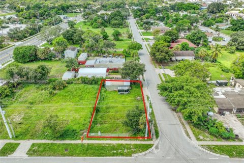 Propiedad comercial en venta en West Palm Beach, Florida № 1978159 - foto 15