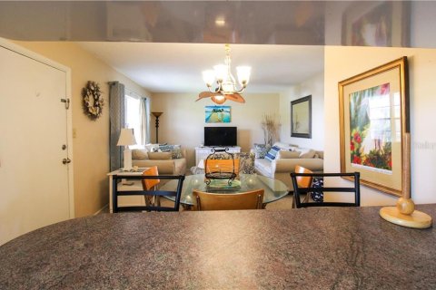 Apartment in Venice, Florida 2 bedrooms, 75.34 sq.m. № 213607 - photo 9