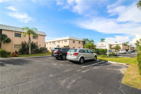 Apartment in Venice, Florida 2 bedrooms, 75.34 sq.m. № 213607 - photo 3