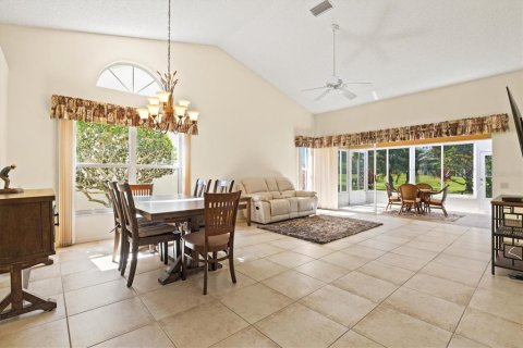 House in Bradenton, Florida 2 bedrooms, 169.27 sq.m. № 1803953 - photo 8