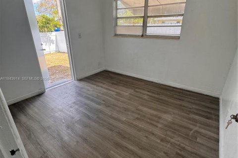 House in West Park, Florida 3 bedrooms, 77.95 sq.m. № 2001616 - photo 20