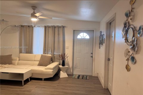 Villa ou maison à louer à West Park, Floride: 3 chambres, 77.95 m2 № 2001616 - photo 4