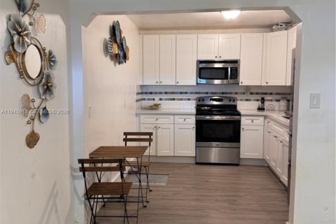 Villa ou maison à louer à West Park, Floride: 3 chambres, 77.95 m2 № 2001616 - photo 2