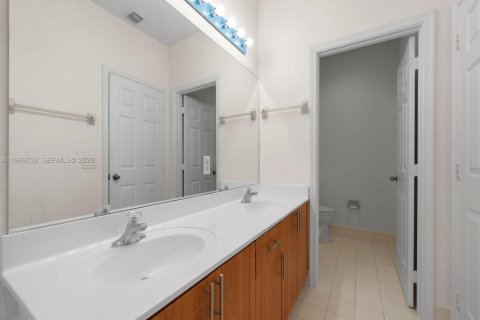 Townhouse in Homestead, Florida 4 bedrooms, 182.55 sq.m. № 2031012 - photo 30