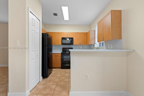 Townhouse in Homestead, Florida 4 bedrooms, 182.55 sq.m. № 2031012 - photo 10