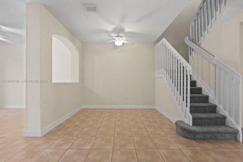 Townhouse in Homestead, Florida 4 bedrooms, 182.55 sq.m. № 2031012 - photo 4