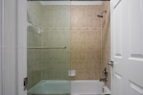 Villa ou maison à louer à Weston, Floride: 4 chambres, 263.47 m2 № 1942366 - photo 24