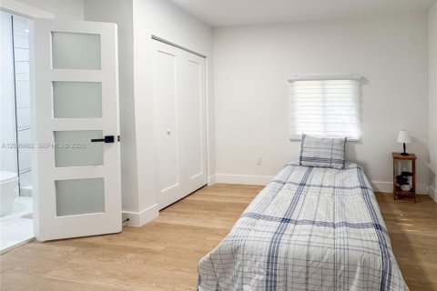 House in Miami, Florida 3 bedrooms, 105.35 sq.m. № 2401282 - photo 17