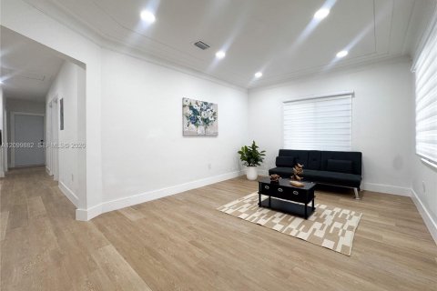 House in Miami, Florida 3 bedrooms, 105.35 sq.m. № 2401282 - photo 4