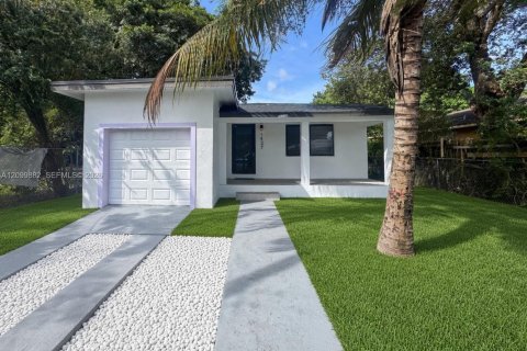 House in Miami, Florida 3 bedrooms, 105.35 sq.m. № 2401282