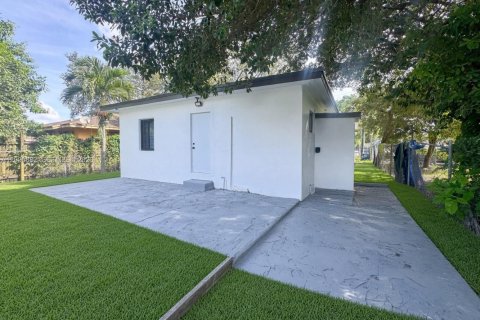 House in Miami, Florida 3 bedrooms, 105.35 sq.m. № 2401282 - photo 24