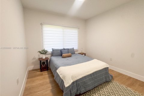 House in Miami, Florida 3 bedrooms, 105.35 sq.m. № 2401282 - photo 18