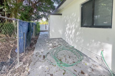 House in Miami, Florida 3 bedrooms, 105.35 sq.m. № 2401282 - photo 22