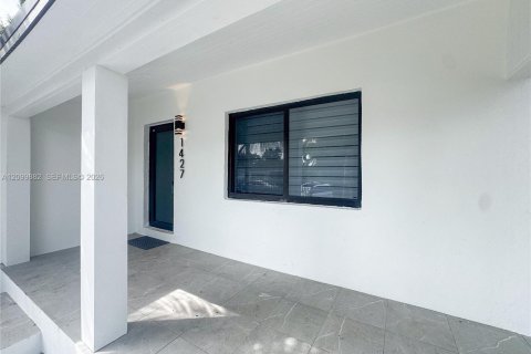 House in Miami, Florida 3 bedrooms, 105.35 sq.m. № 2401282 - photo 19