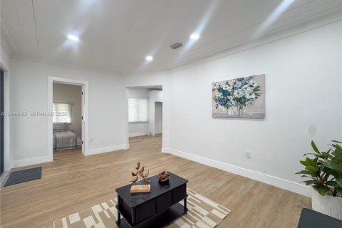 House in Miami, Florida 3 bedrooms, 105.35 sq.m. № 2401282 - photo 5