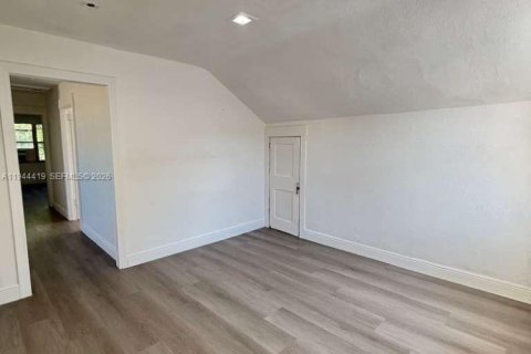 House in Miami, Florida 2 bedrooms, 323.67 sq.m. № 2001650 - photo 9