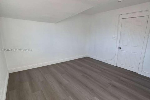 House in Miami, Florida 2 bedrooms, 323.67 sq.m. № 2001650 - photo 6