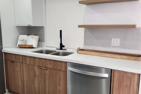 House in Plantation, Florida 2 bedrooms, 133.59 sq.m. № 1952208 - photo 13